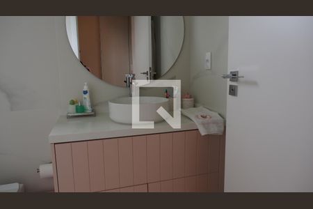 Casa de condomínio à venda com 460m², 4 quartos e 5 vagasBanheiro da Suíte 4