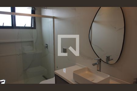 Casa de condomínio à venda com 460m², 4 quartos e 5 vagasBanheiro da Suíte 1