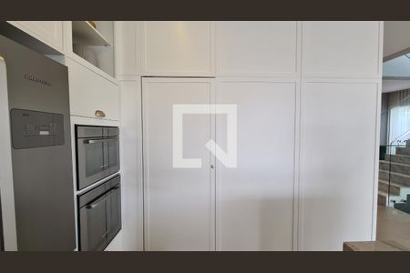 Casa de condomínio à venda com 460m², 4 quartos e 5 vagas Casa de condomínio à venda com 460m², 4 quartos e 5 vagasDispensa