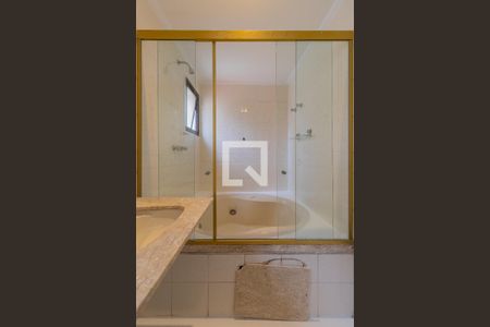 Apartamento à venda com 200m², 4 quartos e 3 vagasBanheiro da Suíte 1