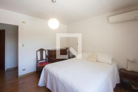 Suíte de casa à venda com 4 quartos, 317m² em Granja Julieta, São Paulo