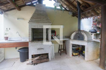 Casa à venda com 317m², 4 quartos e 4 vagas Casa à venda com 317m², 4 quartos e 4 vagasChurrasqueira