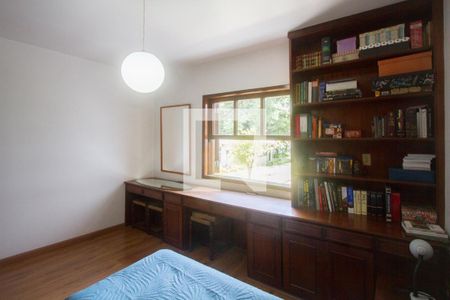 Casa à venda com 317m², 4 quartos e 4 vagas Casa à venda com 317m², 4 quartos e 4 vagasQuarto 2