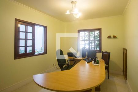 Casa à venda com 317m², 4 quartos e 4 vagas Casa à venda com 317m², 4 quartos e 4 vagasEscritório