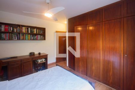 Casa à venda com 317m², 4 quartos e 4 vagas Casa à venda com 317m², 4 quartos e 4 vagasQuarto 3