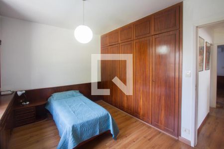 Casa à venda com 317m², 4 quartos e 4 vagas Casa à venda com 317m², 4 quartos e 4 vagasQuarto 2