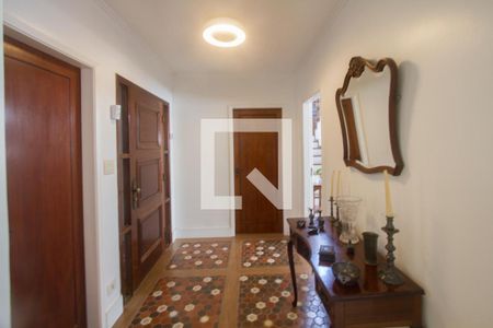 Casa à venda com 317m², 4 quartos e 4 vagas Casa à venda com 317m², 4 quartos e 4 vagasHall