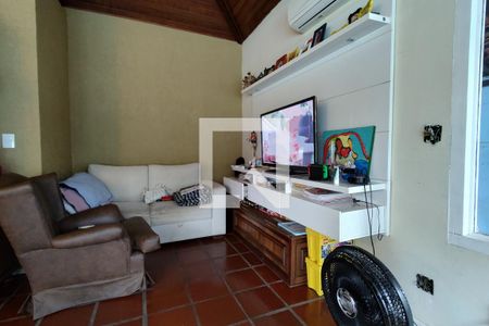 Casa de condomínio à venda com 360m², 3 quartos e 2 vagas Casa de condomínio à venda com 360m², 3 quartos e 2 vagasSala