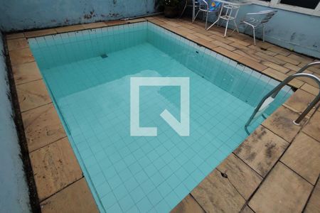 Casa de condomínio à venda com 360m², 3 quartos e 2 vagas Casa de condomínio à venda com 360m², 3 quartos e 2 vagasPiscina