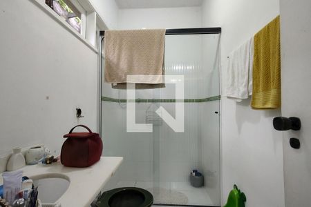 Casa de condomínio à venda com 360m², 3 quartos e 2 vagas Casa de condomínio à venda com 360m², 3 quartos e 2 vagasBanheiro da Suíte
