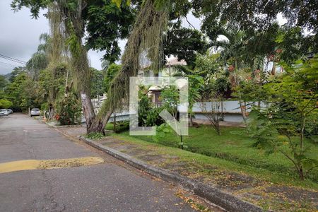 Casa de condomínio à venda com 360m², 3 quartos e 2 vagas Casa de condomínio à venda com 360m², 3 quartos e 2 vagasÁrea comum