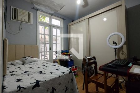Casa de condomínio à venda com 360m², 3 quartos e 2 vagas Casa de condomínio à venda com 360m², 3 quartos e 2 vagasQuarto 1
