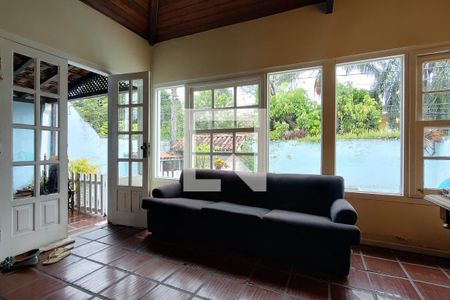 Casa de condomínio à venda com 360m², 3 quartos e 2 vagas Casa de condomínio à venda com 360m², 3 quartos e 2 vagasSala