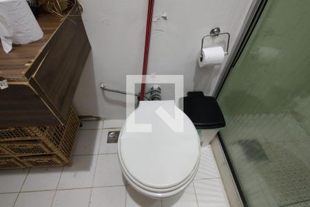 Casa de condomínio à venda com 360m², 3 quartos e 2 vagas Casa de condomínio à venda com 360m², 3 quartos e 2 vagasBanheiro Social