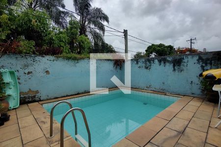 Casa de condomínio à venda com 360m², 3 quartos e 2 vagas Casa de condomínio à venda com 360m², 3 quartos e 2 vagasPiscina