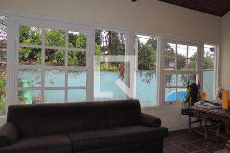 Casa de condomínio à venda com 360m², 3 quartos e 2 vagasSala