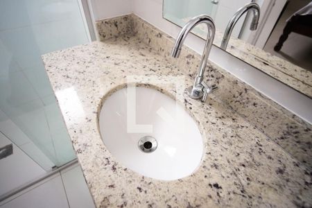Apartamento para alugar com 120m², 3 quartos e 2 vagasBanheiro do Quarto 1