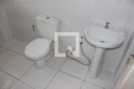 Banheiro de apartamento para alugar com 1 quarto, 38m² em Centro, São Vicente