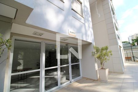 Fachada do bloco de apartamento para alugar com 3 quartos, 70m² em Vila Suzana, São Paulo