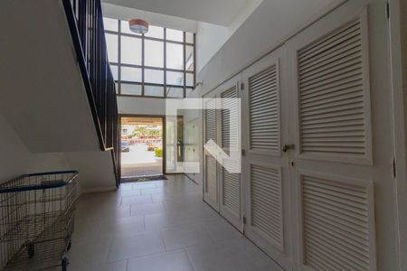 Apartamento à venda com 138m², 3 quartos e 3 vagas Apartamento à venda com 138m², 3 quartos e 3 vagasHall