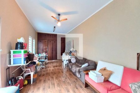 Casa à venda com 240m², 3 quartos e 2 vagasÁrea comum - Salão