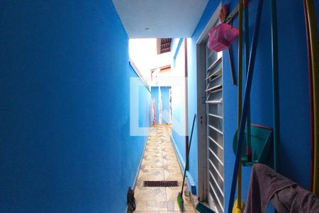 Casa à venda com 240m², 3 quartos e 2 vagasCorredor Lateral