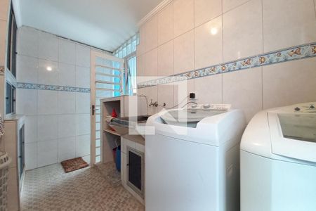 Casa à venda com 240m², 3 quartos e 2 vagasÁrea de Serviço