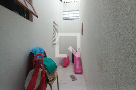 Casa à venda com 240m², 3 quartos e 2 vagasÁrea de Luz