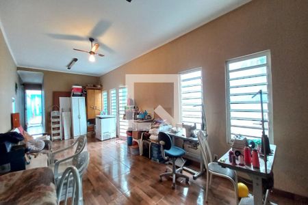 Casa à venda com 240m², 3 quartos e 2 vagasÁrea comum - Salão