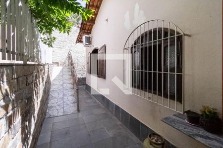 Casa à venda com 360m², 4 quartos e 3 vagas Casa à venda com 360m², 4 quartos e 3 vagasQuintal