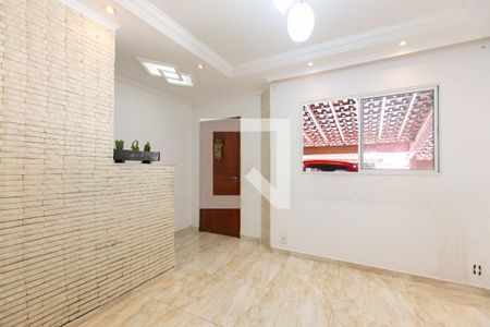 Sala de casa de condomínio à venda com 2 quartos, 85m² em Vila Carmosina, São Paulo