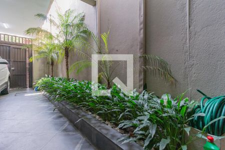 Casa à venda com 169m², 3 quartos e 8 vagas Casa à venda com 169m², 3 quartos e 8 vagasGaragem