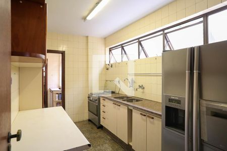 Apartamento para alugar com 214m², 4 quartos e 2 vagas Apartamento para alugar com 214m², 4 quartos e 2 vagasCozinha