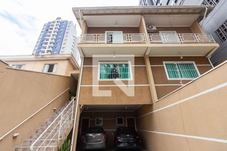 Casa à venda com 212m², 3 quartos e 4 vagas Casa à venda com 212m², 3 quartos e 4 vagasFachada