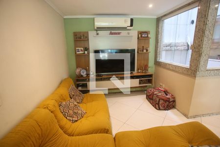 Sala de TV de casa à venda com 3 quartos, 135m² em Taquara, Rio de Janeiro