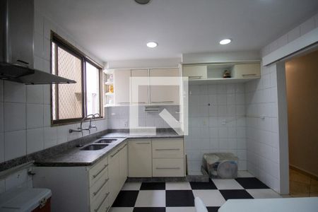 Apartamento à venda com 323m², 4 quartos e 4 vagasCozinha e Área de Serviço