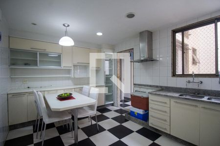 Apartamento à venda com 323m², 4 quartos e 4 vagasCozinha e Área de Serviço