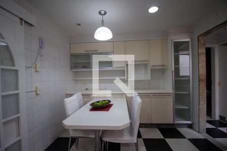 Apartamento à venda com 323m², 4 quartos e 4 vagasCozinha e Área de Serviço