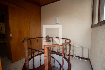 Apartamento à venda com 323m², 4 quartos e 4 vagasEscada