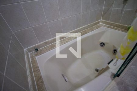 Apartamento à venda com 323m², 4 quartos e 4 vagasBanheiro da Suíte