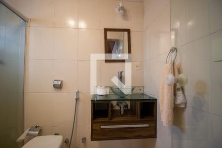 Apartamento à venda com 323m², 4 quartos e 4 vagasBanheiro da Suíte 2