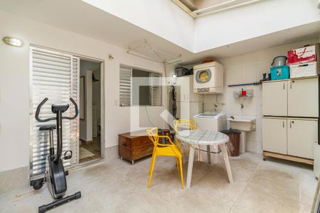 Casa à venda com 144m², 4 quartos e 2 vagasQuintal