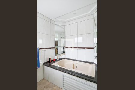 Casa à venda com 264m², 4 quartos e 3 vagasBanheiro da suíte