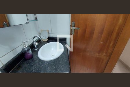 Casa à venda com 159m², 3 quartos e 2 vagasBanheiro 2