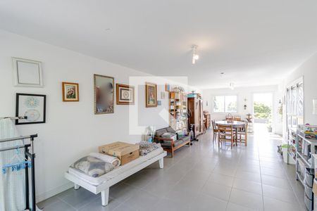 Casa à venda com 380m², 6 quartos e 4 vagasSalão