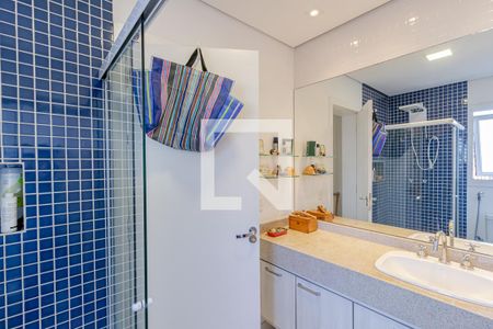 Casa à venda com 380m², 6 quartos e 4 vagasBanheiro da Suíte 3 e 4