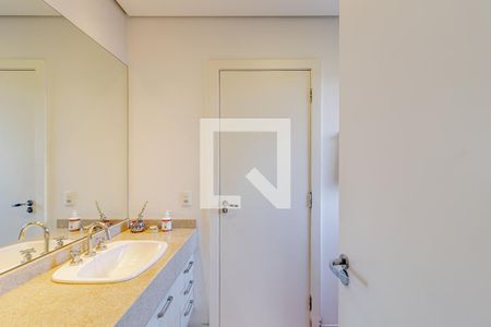 Casa à venda com 380m², 6 quartos e 4 vagasBanheiro da Suíte 3 e 4