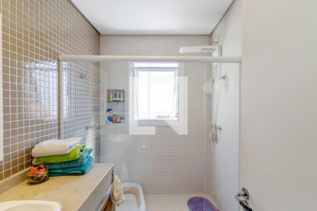 Casa à venda com 380m², 6 quartos e 4 vagasBanheiro do Quarto 1 e 2