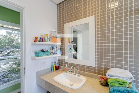 Casa à venda com 380m², 6 quartos e 4 vagasBanheiro do Quarto 1 e 2