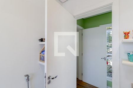 Casa à venda com 380m², 6 quartos e 4 vagasBanheiro do Quarto 1 e 2